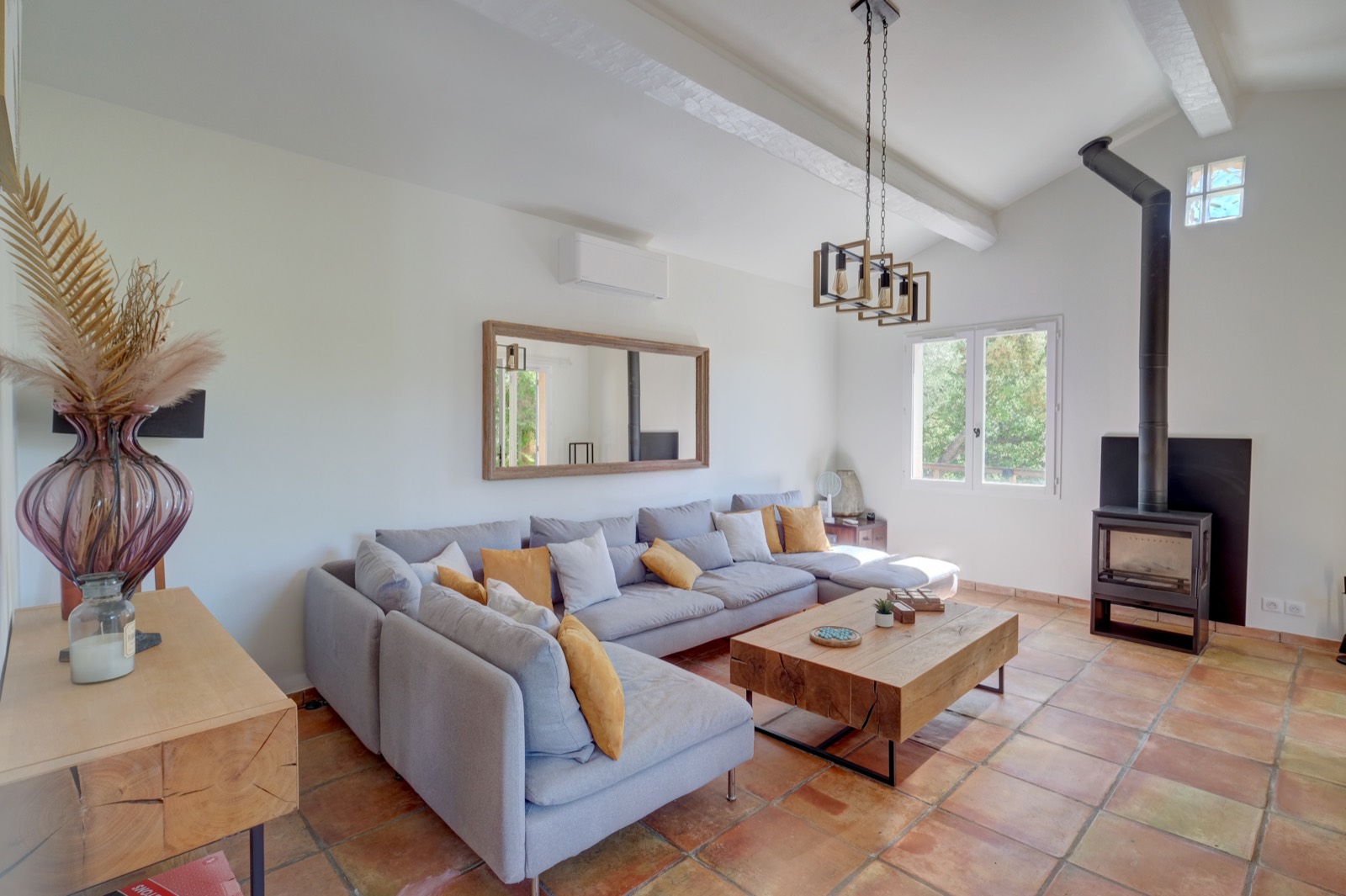 Pièce de vie principale de la villa