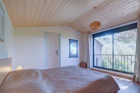 Double bedroom with balcony view